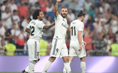 XK体育动态-乌克兰队这脚射门击中横梁