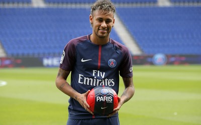 XK体育动态-克瓦拉茨赫利亚一条龙破门帅炸了